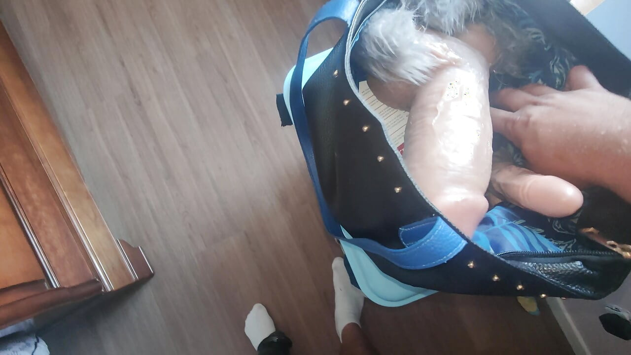 Lastik dildolu evli kadın için patlayıcı anal, bu kaltak zevkle çığlık atıyor