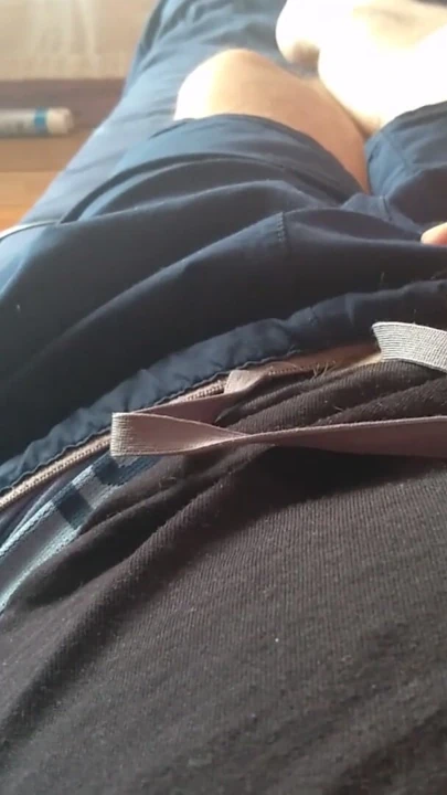 Kirli büyük penis lezzetli bir götü sert bir şekilde sikmeyi bekliyor. | Klip 1