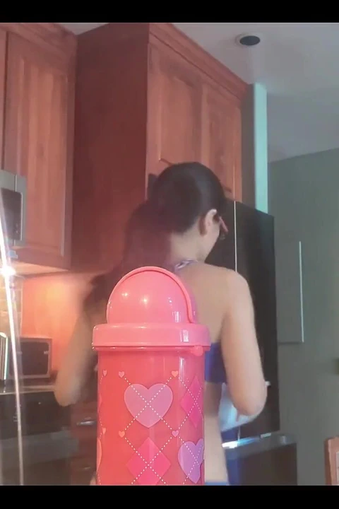 Mutfağı temizliyorum eğlence zamanı