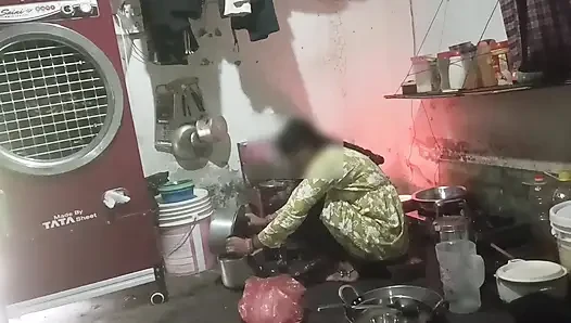 Büyük memeli baldızın yarağını emiyor ve domaltarak götten sikiliyor kovboy kız Hintçe ses kaydı