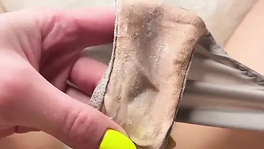 Bu külot amcık kremiyle dolu! Amının ne kadar sulu ve lezzetli olduğunu izleyin!