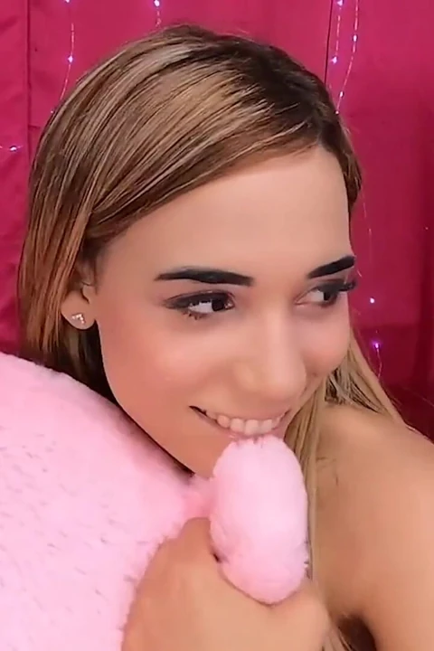 Badfamilypov - Anissa Kate'in üvey oğlu kıvrımlarına mastürbasyon yapmaya karşı koyamıyor