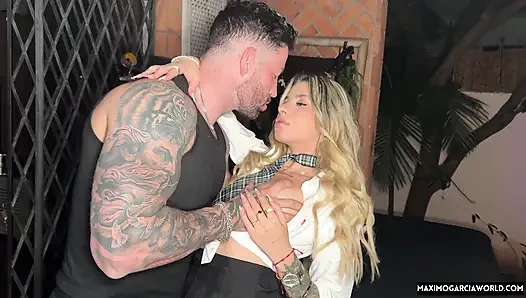 Bakış açısı seksi sarışın sürtüğün anal sert sikişi!