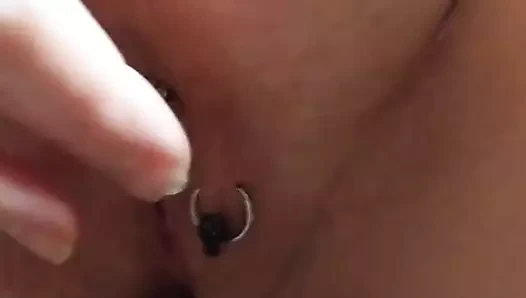 Seksi pirsingli sürtük