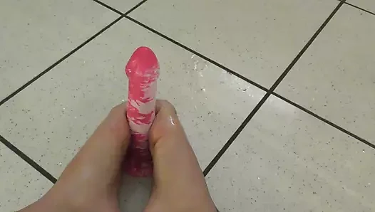 Ayak fetişi 31 talimatı ayak dildo yağla mastürbasyon yapıyor