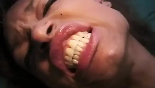 Büyük memeli zenci tgirl götü açık havada sikiliyor