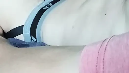 Boşalma dildo ile oynuyor