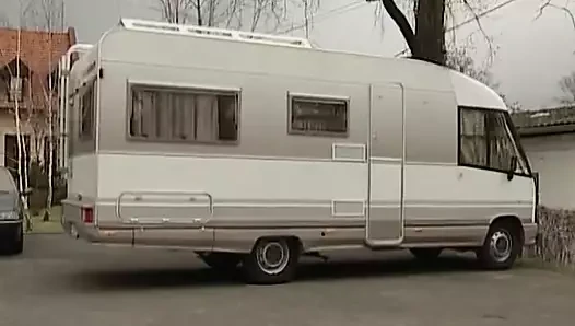 Almanya'dan mükemmel genç kız yalanıyor ve sikiliyor