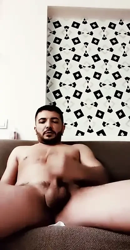 Türk adam şimdi oynuyor