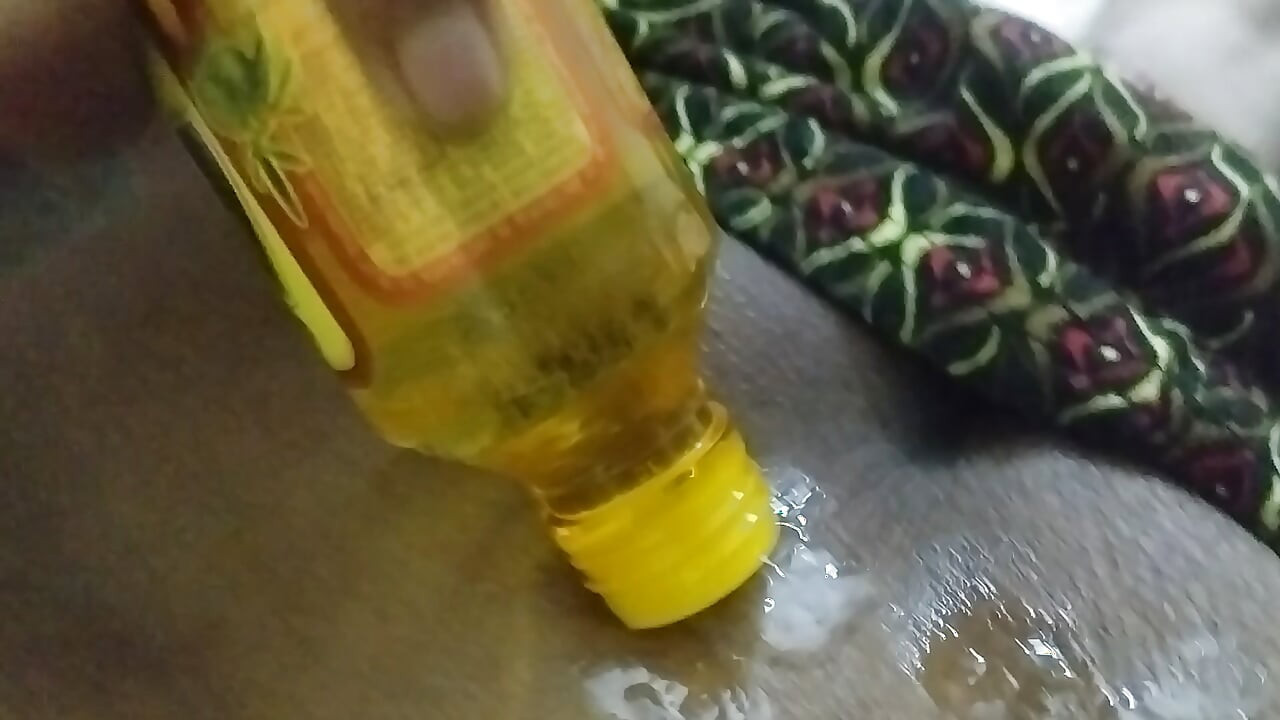 Hintli desi kız üvey erkek kardeşini ön sevişmek için bedava