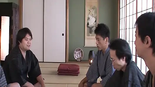 İç çamaşırlı Asyalı sahne-2 Japon esmer ai aito heisa gibi giyinmiş bukkake alıyor