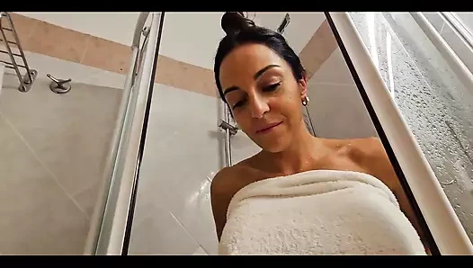 Beni rahatsız etmesinde hoşuma gidiyor