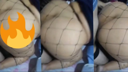 Seksi çoraplı baldızımın sıkı amını dört ayak üstünde sikiyorum
