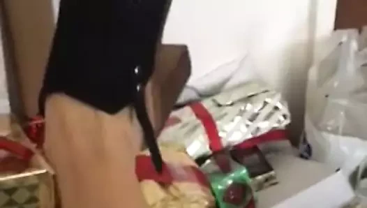 kız arkadaşı ayakkabı gösterisi