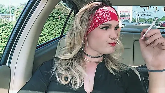 Kylie hatunlar sigara içiyor fetiş araba oyunu