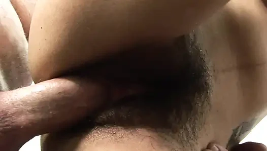 Sevimli latin dersi atlıyor ve üvey babası tarafından cezalandırılıyor