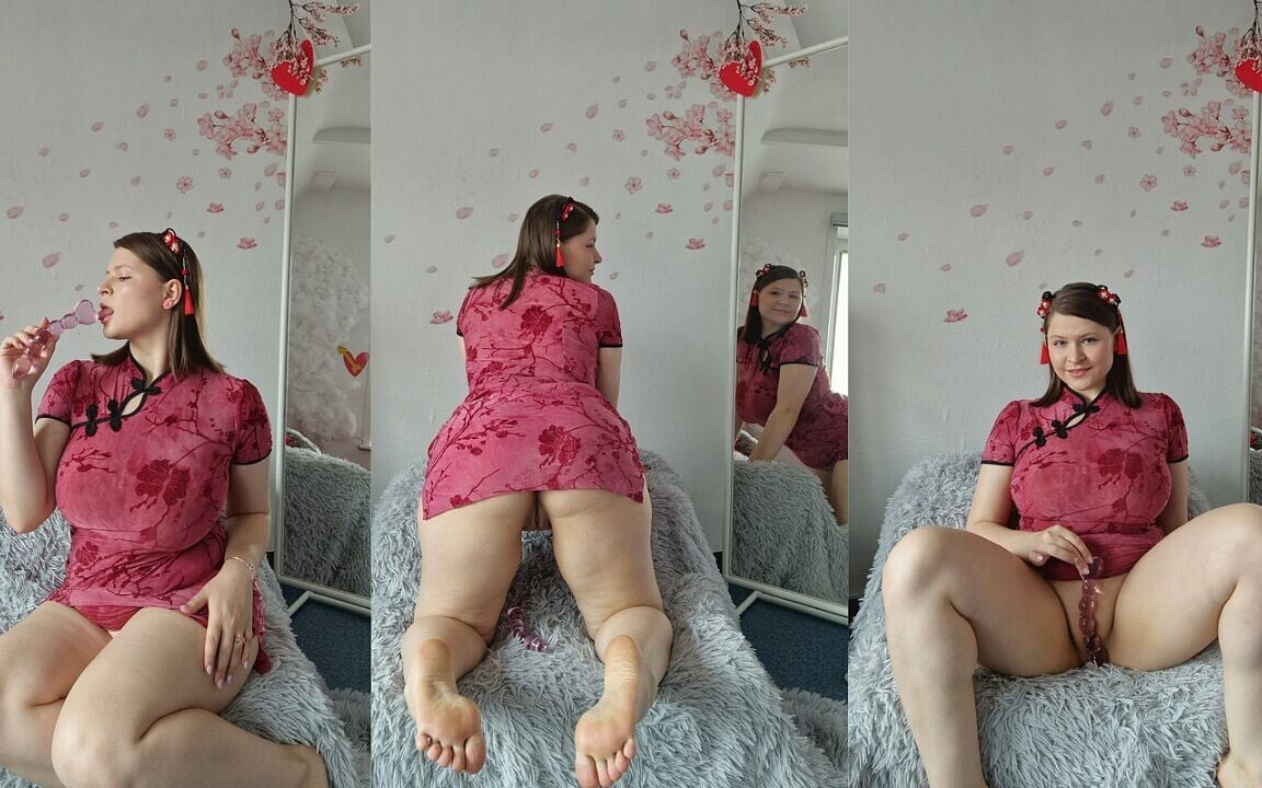 Kiraz çiçeklerinin altında cam dildo sikişi