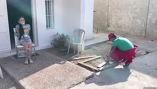 Canı sıkılan 18 yaşındaki kız seksi tamirci esareti istiyor (bölüm 1/2)