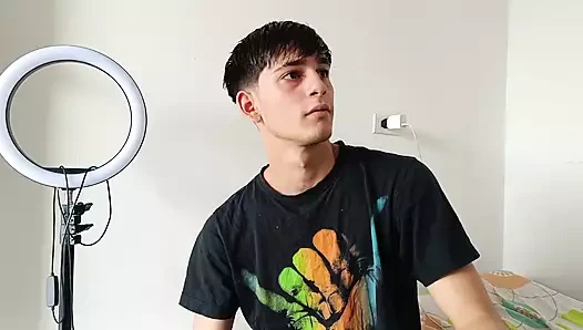 Ben saçımı tararken güzel üvey erkek kardeşim beni sikiyor