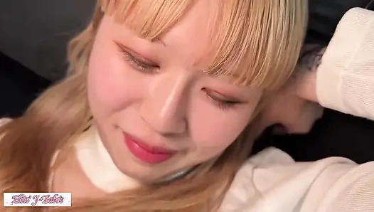 Masum cazibe ve nazik ikna, tekrarlanan tepeler doğal olarak ortaya çıktığı için yoğun kimyayı ortaya koyuyor 1.