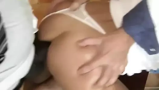 Bir arkadaşın bir kızı becermesine yardım et