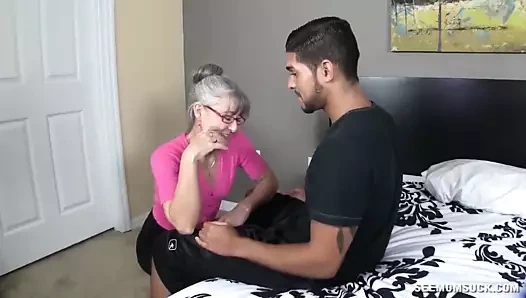 Dik anneanne berbat bir genç çük