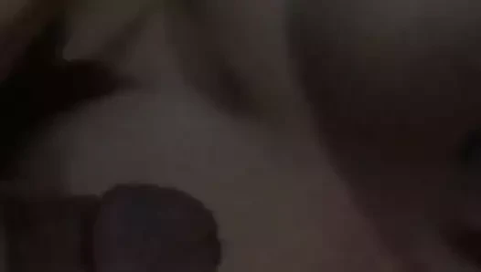 Yavaş mo okşayarak büyük çük üzerinde büyük memeler