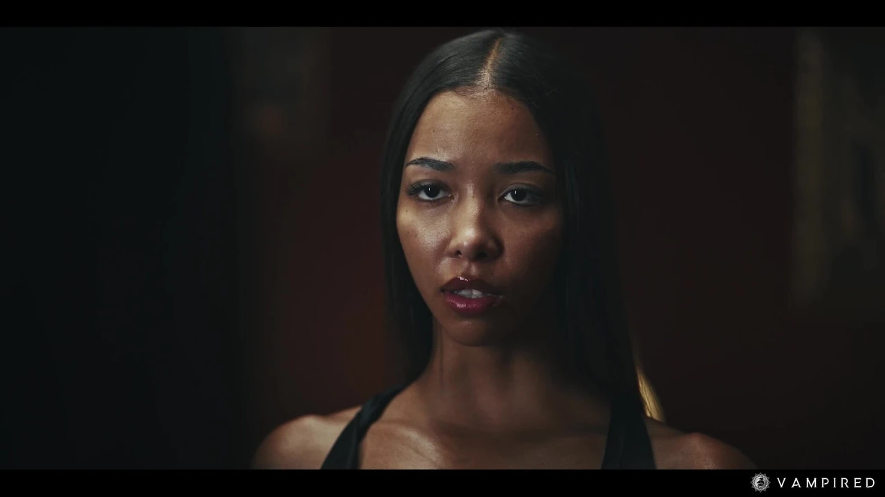 Лесбиянка черный вампир - Lia Lin Preys на 18-летней азиатской девушке зайчик Брауни