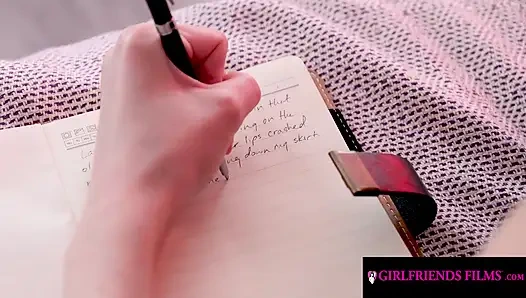 Films de copines - les désirs charnels se réalisent pour deux colocataires sexy