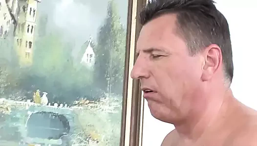 Alman nine Gerda 64 hayat sigortasının daha iyi koşulları için sigorta komisyoncusuyla