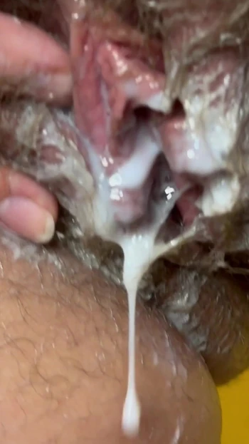 Ключевой момент из "Куколд POV: Беременная жена с большими сиськами с лактацией принимает двойной кримпай от любовника и муженька куколда!  -"