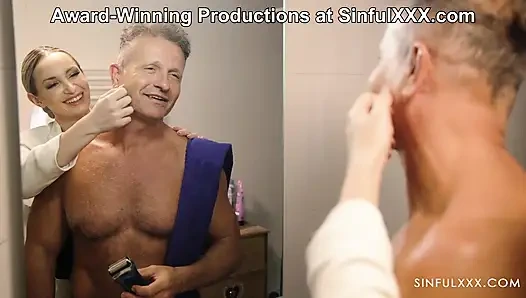 Erotik sarışın bebek Sinfulxxx'te şehvetli seks yapıyor