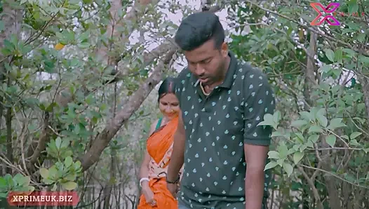 Hintli kadın ile açık havada ateşli seks