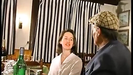 Papy et une bonne brunette