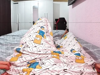 Üvey kız kardeşim beni mastürbasyon yaparken görüyor