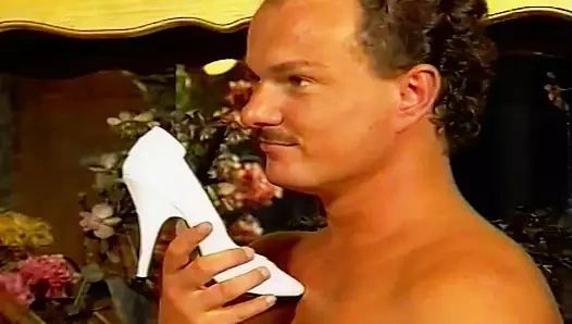 Karanlık saçlı Alman bebek gets bir sert horoz derin içeride ona beceriksizlik