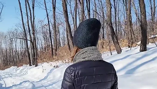 Garip bir şey var - ceket, şapka ve atkın gibi, ama bir nedenden dolayı soğuk... Bunun için bir fikrin var mı?