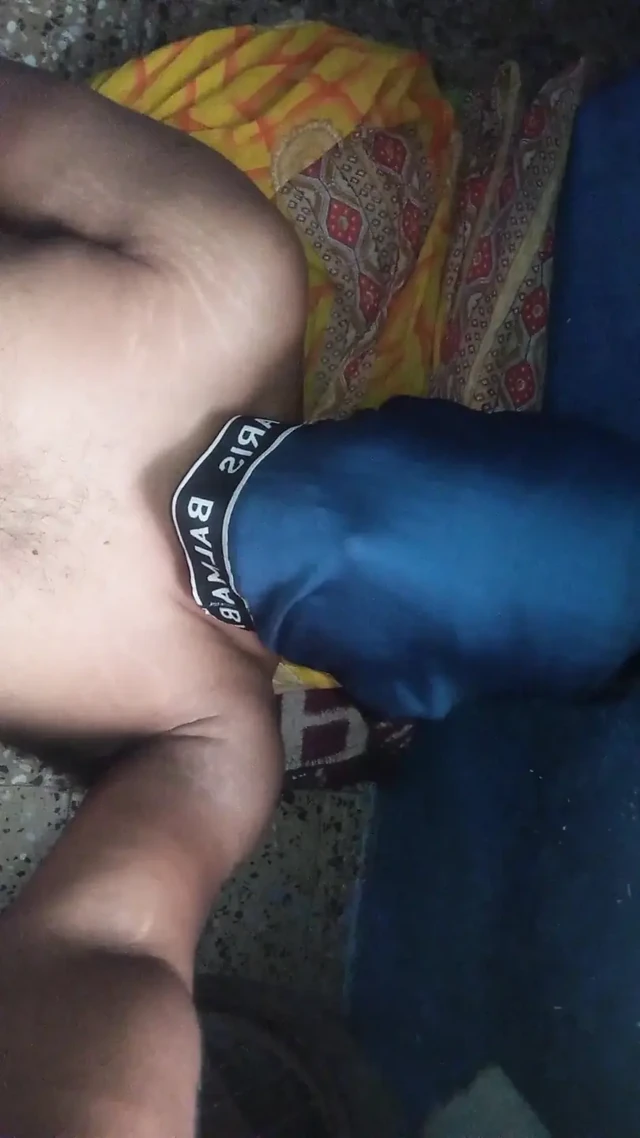 Eşcinsel oğlanı açık havada amcık deliğinde sikiyor tam video