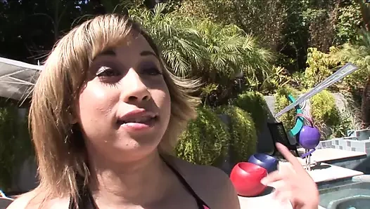 Büyük götlü zenci hatun bir grup oral seks yapıyor