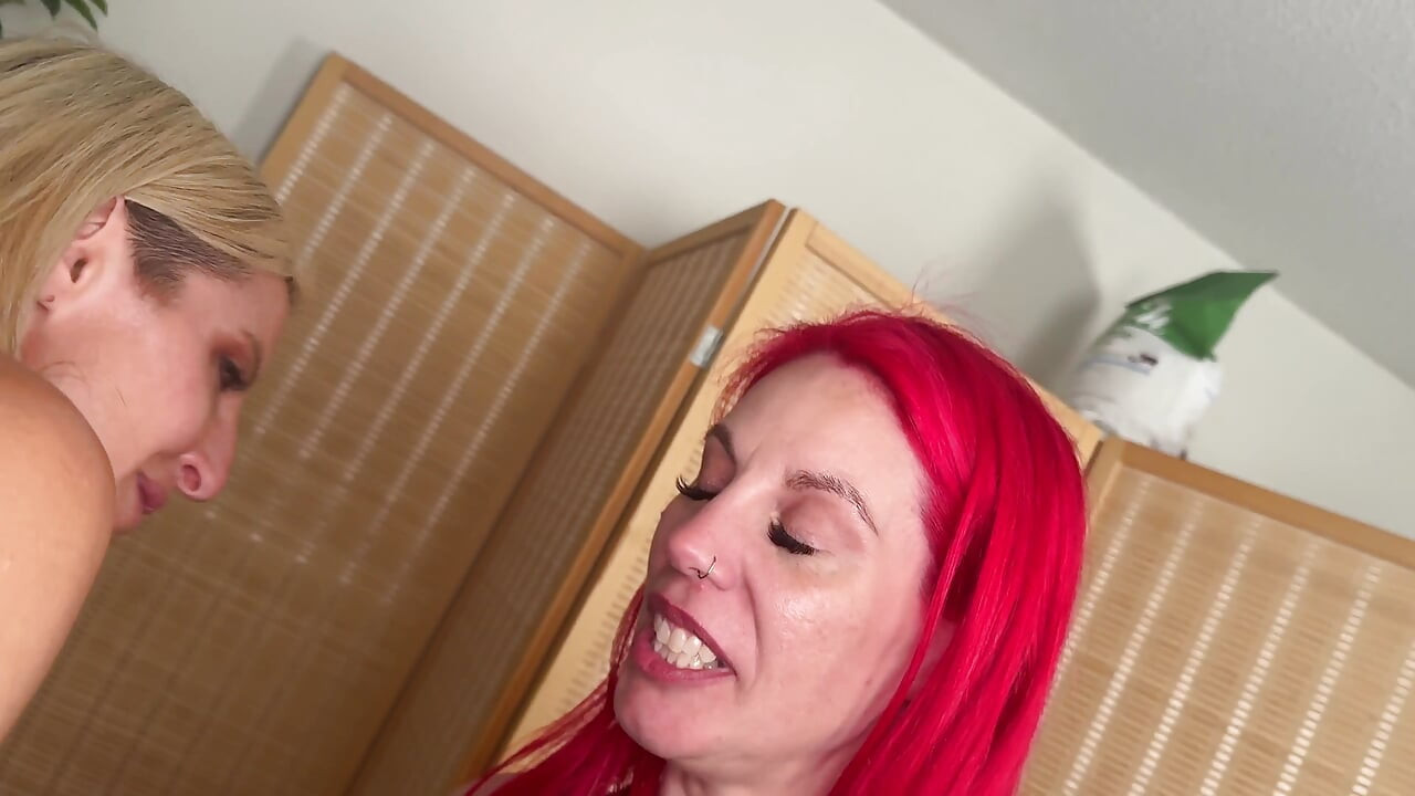 Lora Cross ilk burun fetişi videosuyla bratty gıdıklıyor