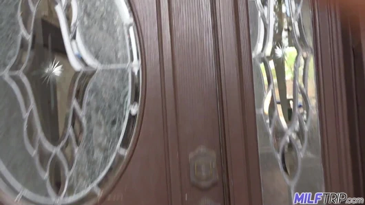 Orta yaşlı seksi kadın Brandi Love röportajdan sonra dölleniyor