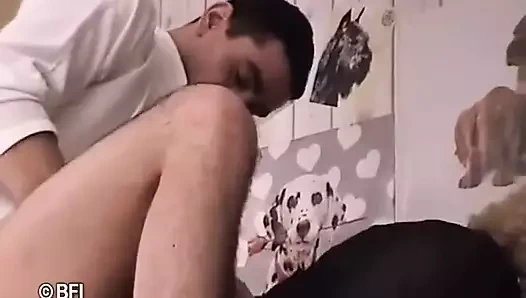 Doktor olgun amcığı sikiyor