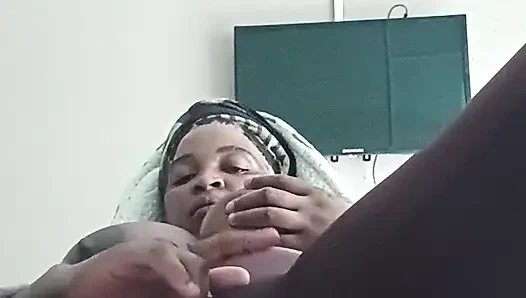 Büyük memeli yalnız bayan