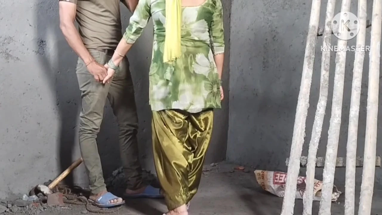 ghar mein kam karne aaya ladka bhabhi ki gand Mari