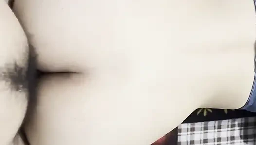 Yaramaz tombul evli kadın kocasının en iyi arkadaşına biniyor