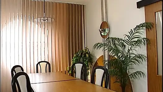 Sıska Azgın Orta Yaşlı Seksi Kadın Banyoda Seks Yapıyor