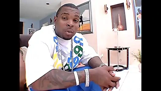 Domalt ve götünü bana ver, sen benim sürtüğümsün ve seni büyük siyah yarağımla sikmek istiyorum