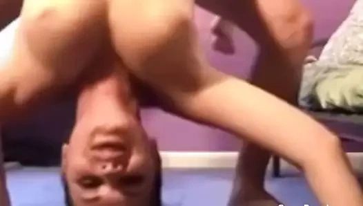 Amatörler eğlenmek ve eğlenmek için farklı seks pozisyonlarını dener