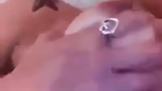 Cassie seviyor için oynamak ile ona kedi