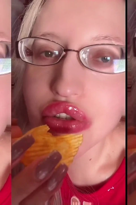 Asmr cips patates yeme kulaklığında dinle